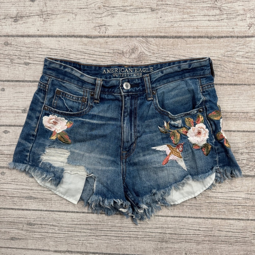 American Eagle Shorts Women's 4 Blue Distressed High Rise Festival Embroidered